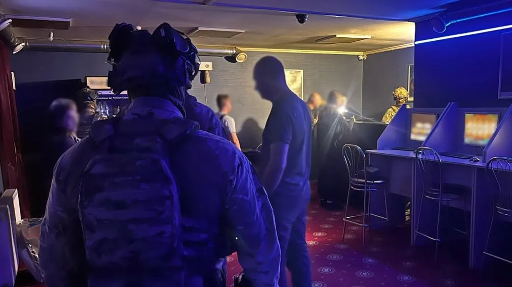 У Волочиську викрили нелегальний гральний заклад: вилучено понад 400 тисяч гривень